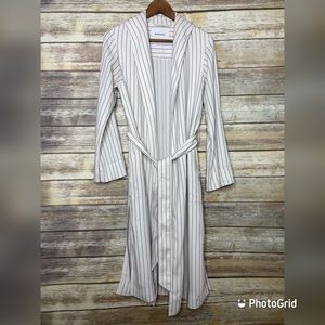 Babaton XXS Kahlo Robe White with stripes complete with belt